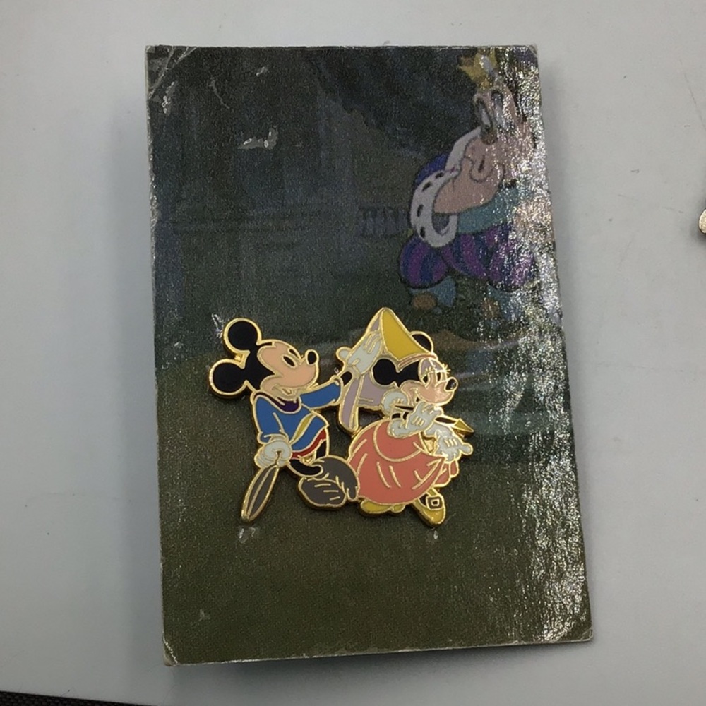 Disney Pin Mickey & Minnie Mouse Through The Years 1938 Brave Little Tailor
